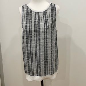 Slvless black/white rib top